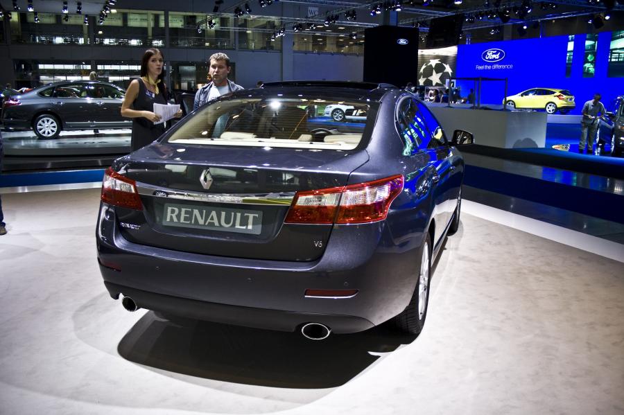  Renault Latitude 2011 года  (фото 18 из 40)